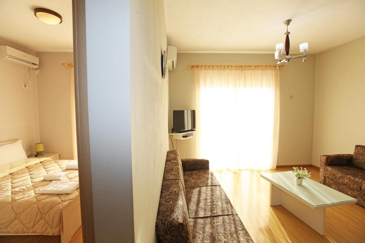 Teo Apartaments ซารานเดอ ภายนอก รูปภาพ
